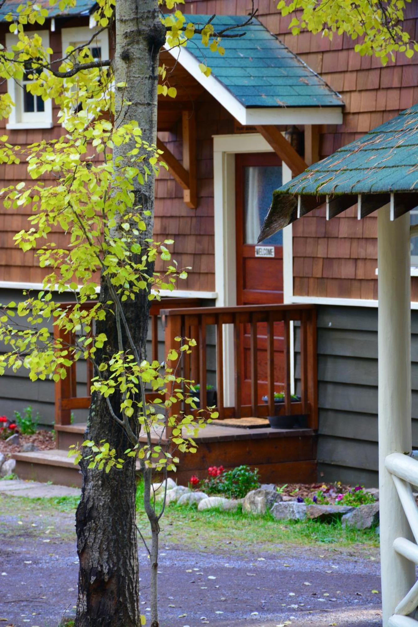 Johnston Canyon Lodge & Bungalows Castle Junction Extérieur photo